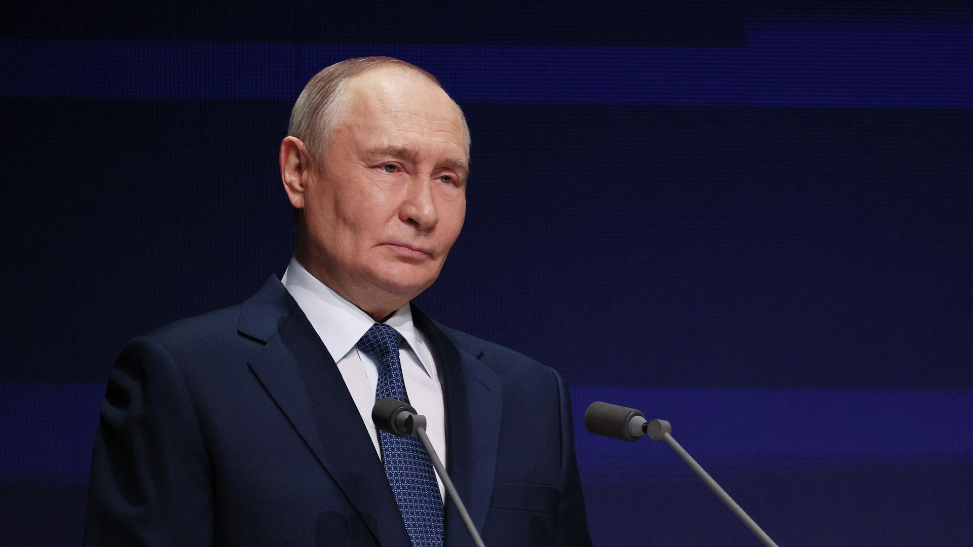 Президент РФ Владимир Путин выступает на церемонии награждения победителей III Всероссийской муниципальной премии Служение - РИА Новости, 1920, 21.04.2026