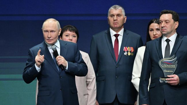 Президент РФ Владимир Путин выступает на церемонии награждения победителей III Всероссийской муниципальной премии Служение