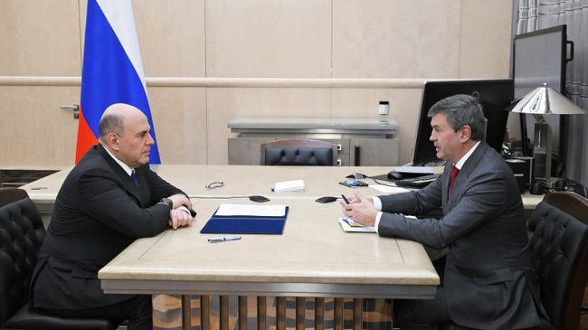 Председатель правительства РФ Михаил Мишустин и ректор РАНХиГС Алексей Комиссаров во время встречи