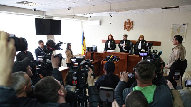 Судья зачитывает вердикт по делу Владимира Плахотнюка. 22 апреля 2026