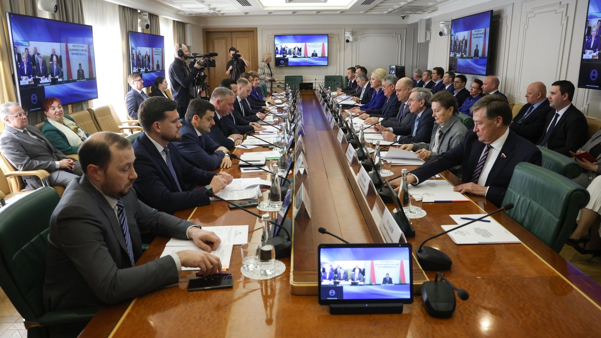 Совместное заседание белорусского и российского организационных комитетов по подготовке и проведению XIII Форума регионов Беларуси и России Совместное заседание белорусского и российского организационных комитетов по подготовке и проведению XIII Форума регионов Беларуси и России - РИА Новости, 1920, 22.04.2026