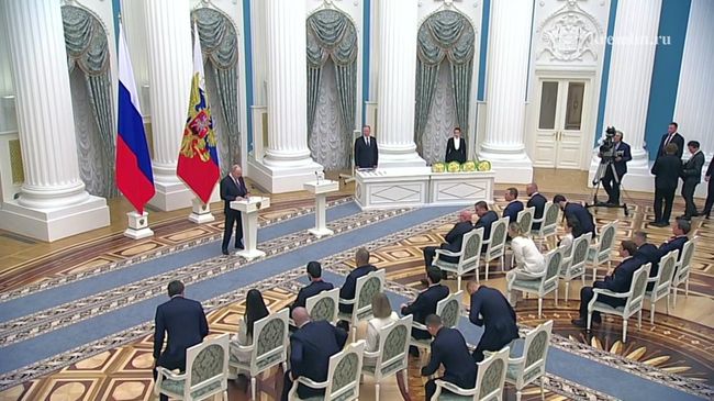 Путин на встрече с с победителями и призерами Чемпионата мира по боксу