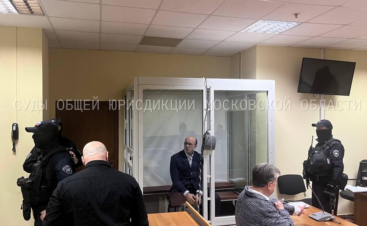 Константин Пискарев (Костя Большой) во время судебного заседания Константин Пискарев (Костя Большой) во время судебного заседания - РИА Новости, 1920, 23.04.2026