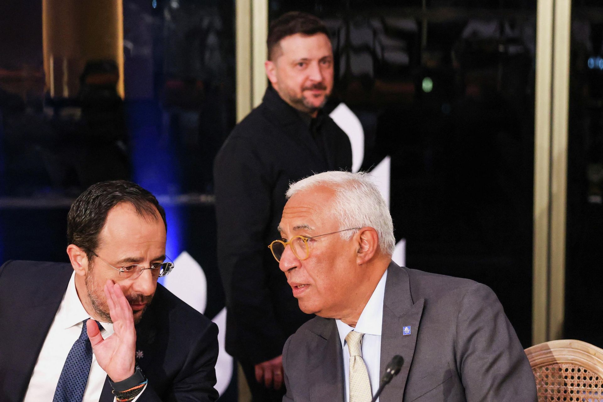 Президент Кипра Никос Христодулидис беседует с главой Евросовета Антониу Коштой во время неформального саммита европейских лидеров в Айя-Напе, Кипр - РИА Новости, 1920, 15.05.2026