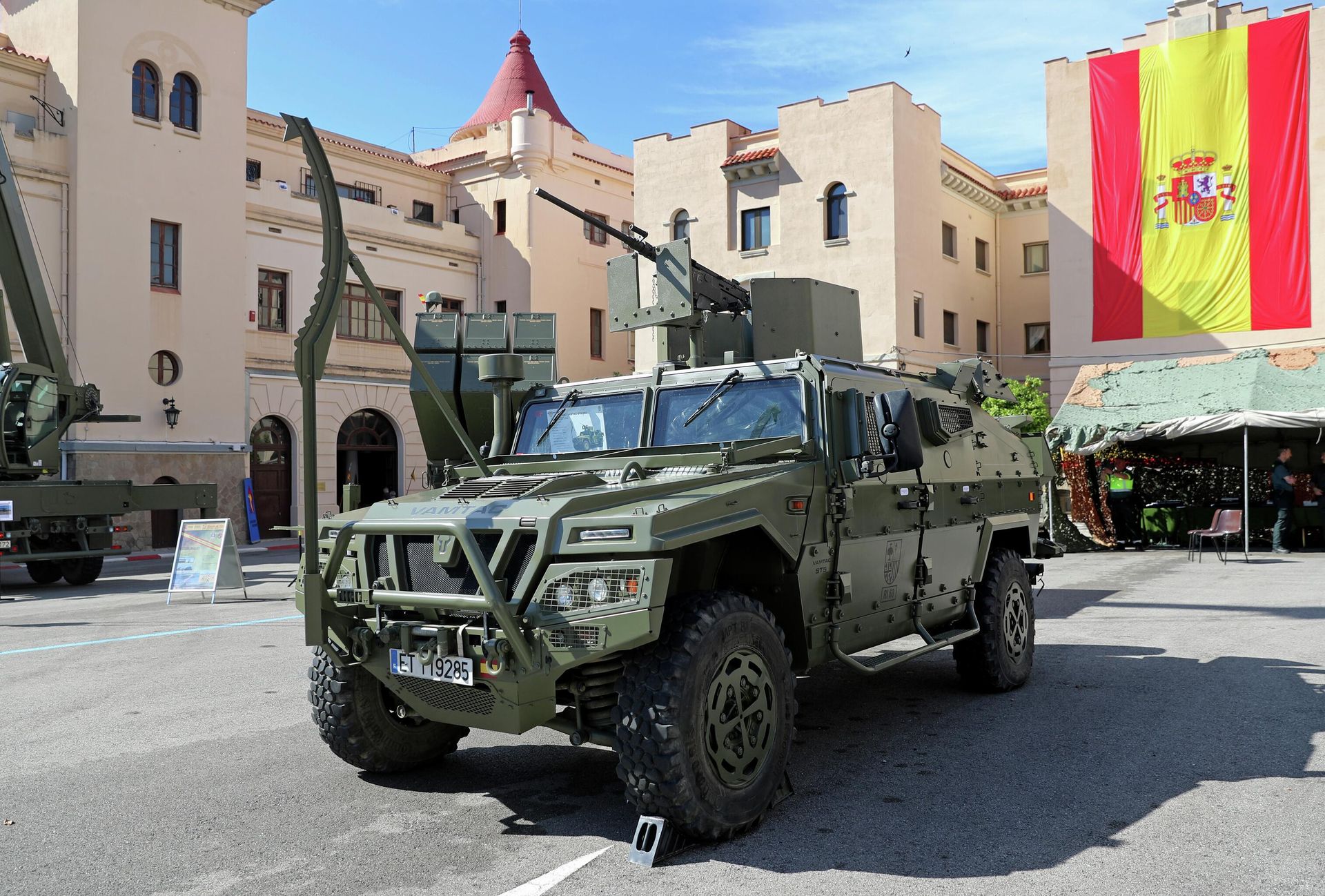 Колёсный полноприводный внедорожник вооружённых сил Испании VAMTAC Колёсный полноприводный внедорожник вооружённых сил Испании VAMTAC - РИА Новости, 1920, 24.04.2026
