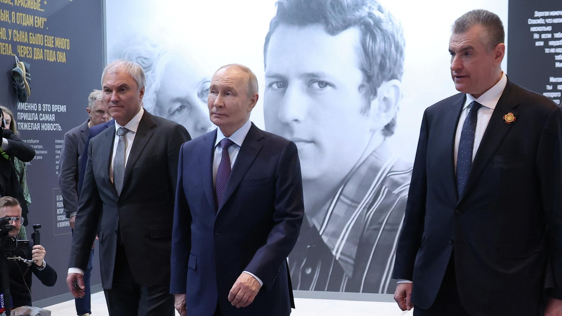 Президент РФ Владимир Путин посещает выставку в Манеже, посвященную 80-летию со дня рождения политика, основателя ЛДПР Владимира Жириновского - РИА Новости, 1920, 24.04.2026