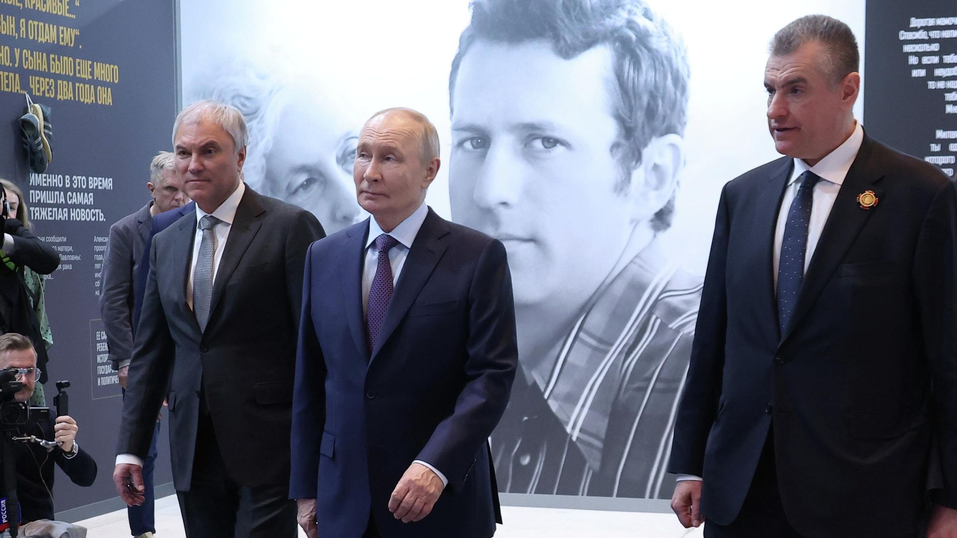 Президент РФ Владимир Путин посещает выставку в Манеже, посвященную 80-летию со дня рождения политика, основателя ЛДПР Владимира Жириновского Президент РФ Владимир Путин посещает выставку в Манеже, посвященную 80-летию со дня рождения политика, основателя ЛДПР Владимира Жириновского - РИА Новости, 1920, 24.04.2026