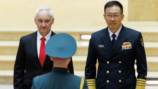 Министр обороны РФ Андрей Белоусов и министр обороны Китая Дун Цзюнь на встрече в Москве. 24 апреля 2026