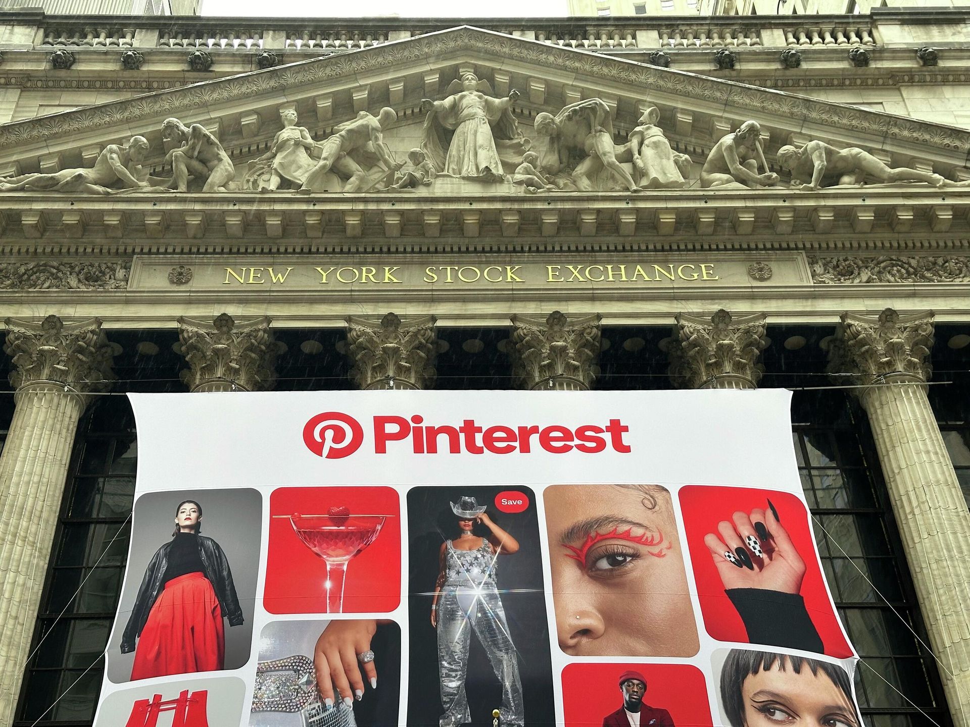 Баннер Pinterest на фасаде Нью-Йоркской фондовой биржи в Нью-Йорке Баннер Pinterest на фасаде Нью-Йоркской фондовой биржи в Нью-Йорке - РИА Новости, 1920, 26.04.2026