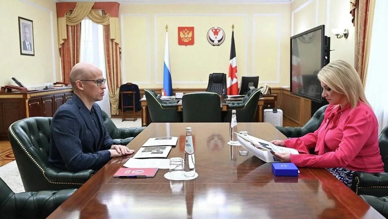 Глава Удмуртии Александр Бречалов и официальный представитель МИД России Мария Захарова во время встречи Глава Удмуртии Александр Бречалов и официальный представитель МИД России Мария Захарова во время встречи - РИА Новости, 1920, 25.04.2026
