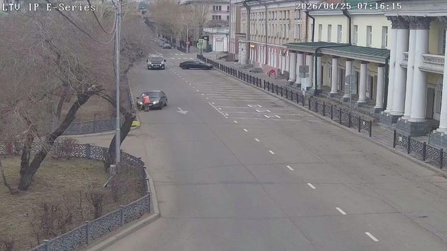 Водитель автомобиля Лада Гранта сбил бабушку-дворника в Улан-Удэ