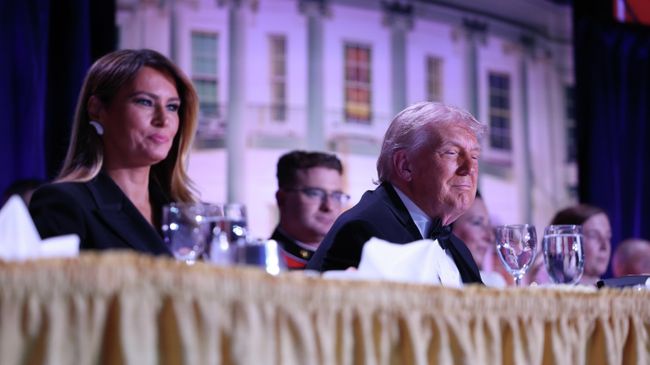 Дональд и Мелания Трамп на мероприятии для корреспондентов пула Белого дома в Отеле Вашингтон Хилтон