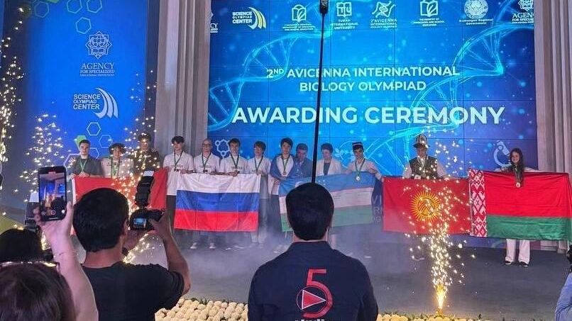Церемония награждения победителей и призеров 2-й Международной олимпиады по биологии имени Авиценны в Узбекистане Церемония награждения победителей и призеров 2-й Международной олимпиады по биологии имени Авиценны в Узбекистане - РИА Новости, 1920, 26.04.2026