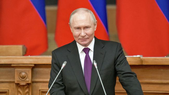 Президент РФ Владимир Путин на встрече с членами Совета законодателей РФ