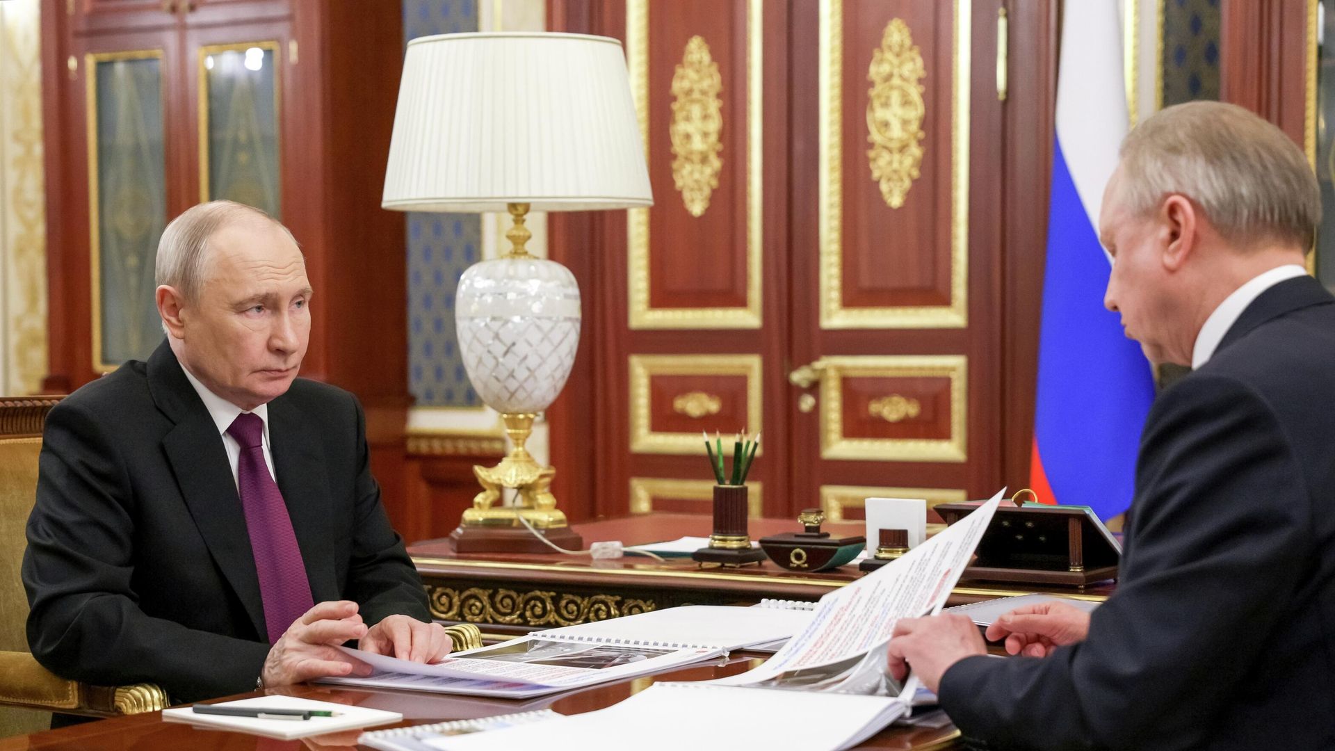 Президент России Владимир Путин и губернатор Санкт-Петербурга Александр Беглов во время встречи в Санкт-Петербурге Президент России Владимир Путин и губернатор Санкт-Петербурга Александр Беглов во время встречи в Санкт-Петербурге - РИА Новости, 1920, 27.04.2026