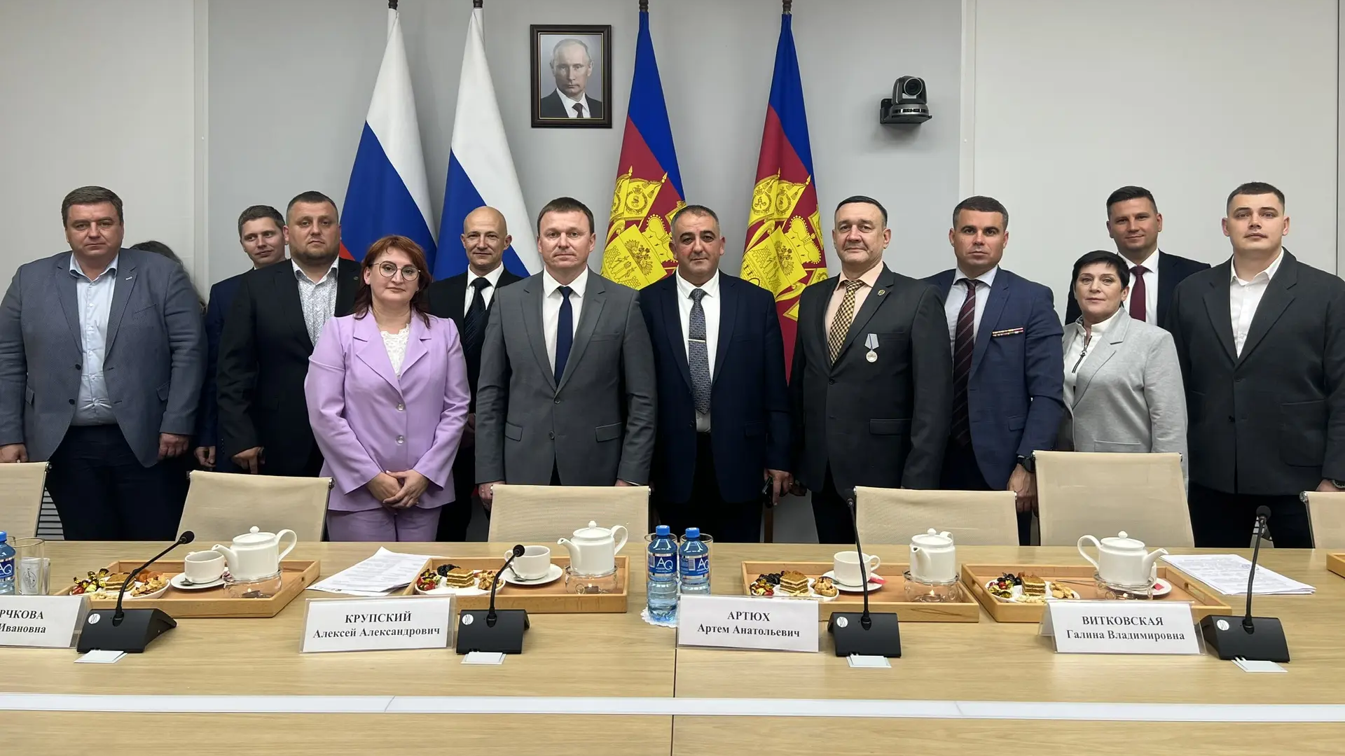 Вице-губернатор Краснодарского края Евгений Пергун встретился с участниками проекта Герои Кубани Вице-губернатор Краснодарского края Евгений Пергун встретился с участниками проекта Герои Кубани - РИА Новости, 1920, 28.04.2026