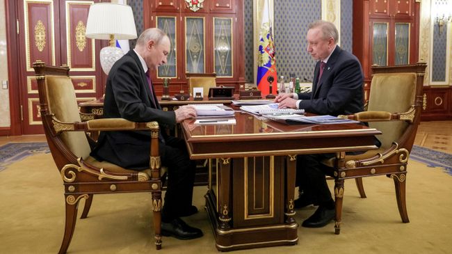 Президент РФ Владимир Путин и губернатор Санкт-Петербурга Александр Беглов во время встречи в Санкт-Петербурге. 27 апреля 2026