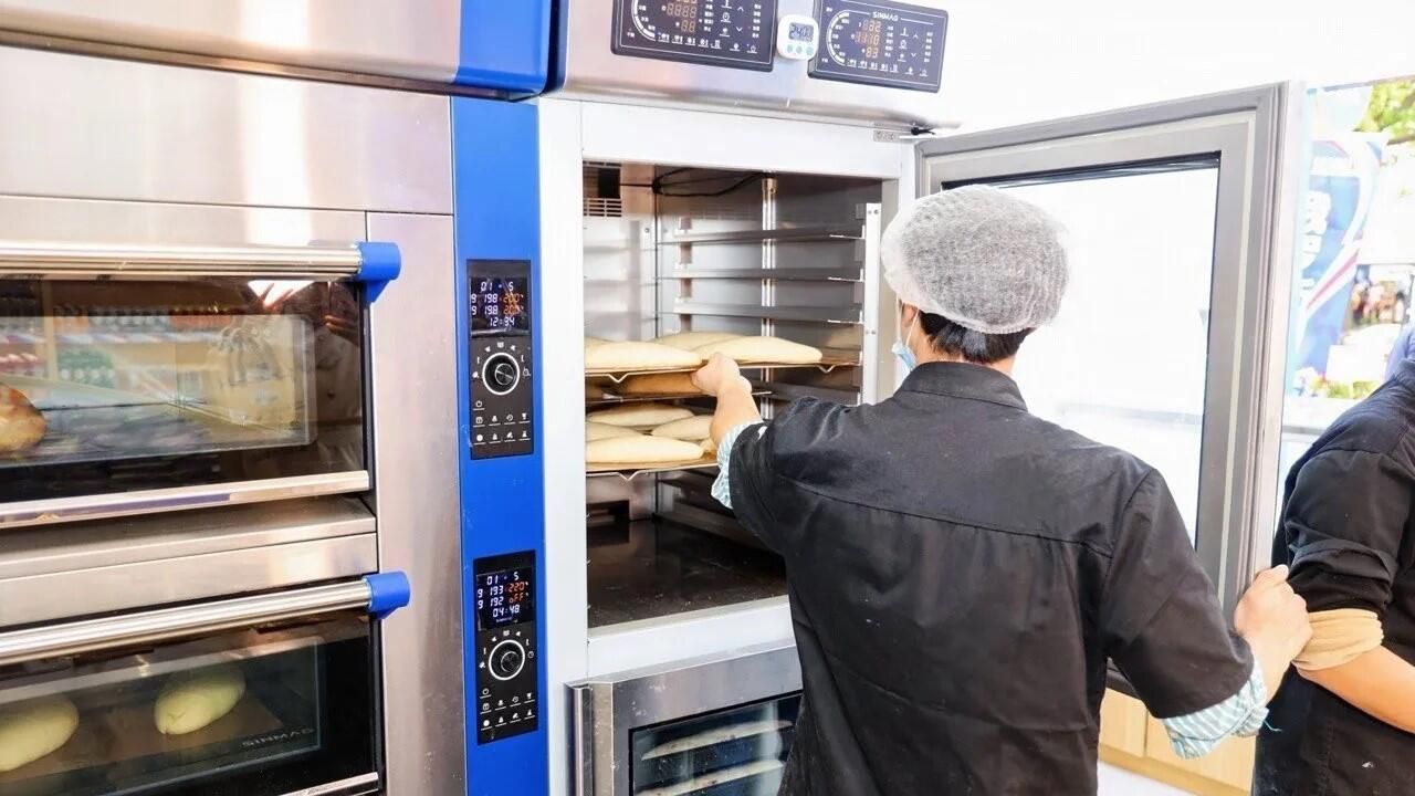 Открытие второго в Шанхае магазина Сделано в России, оснащенного полноценным производством традиционного русского хлеба - РИА Новости, 1920, 28.04.2026