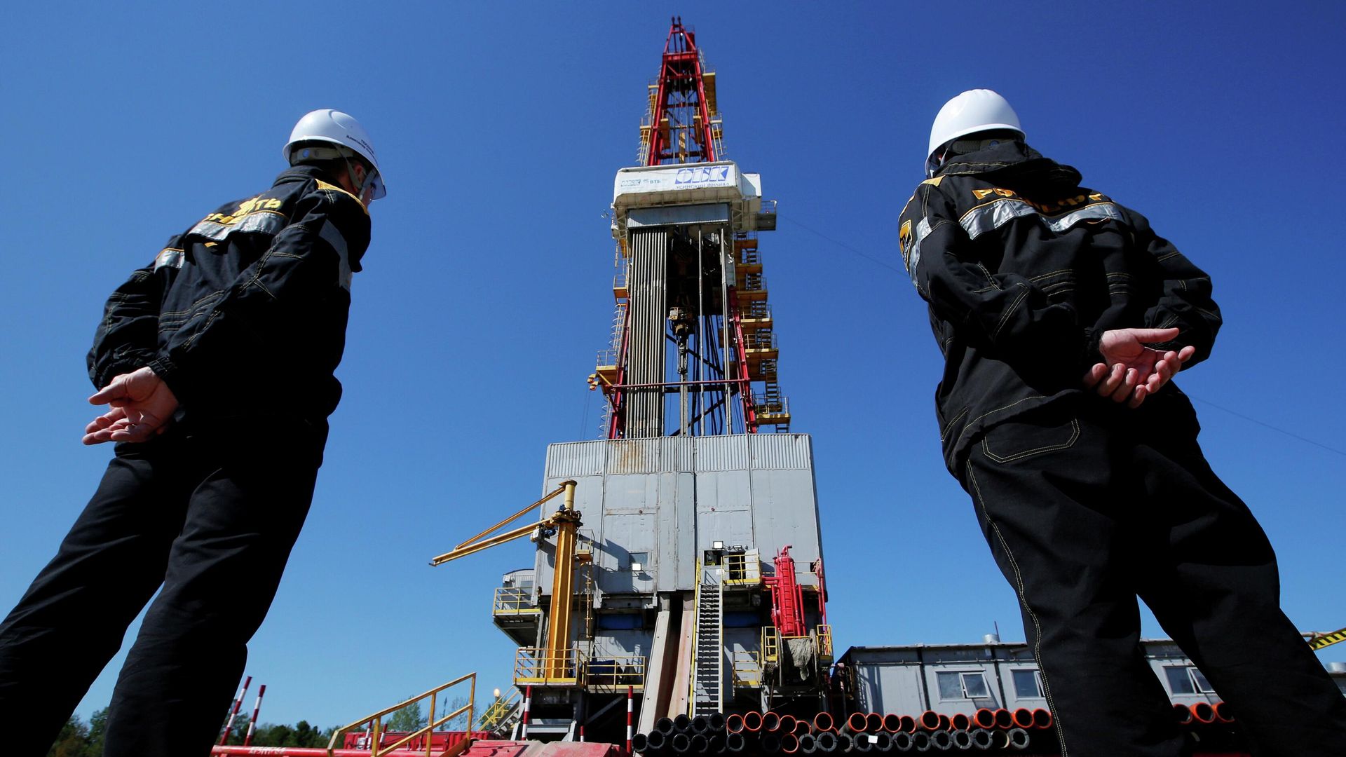Буровая установка на площадке нефтяного месторождения Буровая установка на площадке нефтяного месторождения - РИА Новости, 1920, 03.05.2026