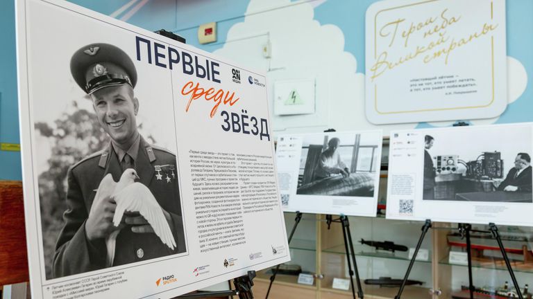 Фотовыставка Первые среди звезд открылась в ВДЦ Орленок Фотовыставка Первые среди звезд открылась в ВДЦ Орленок