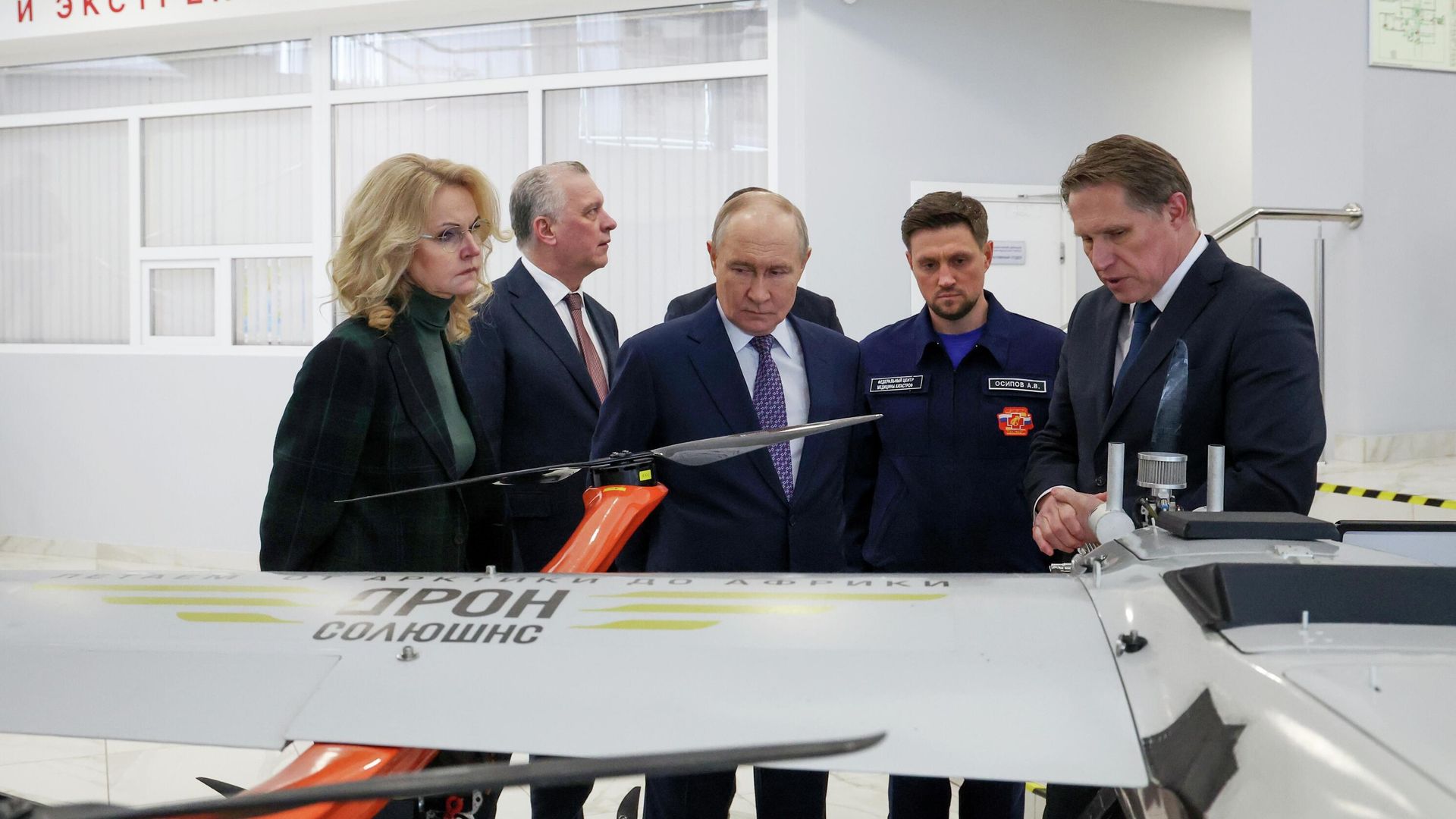 Президент РФ Владимир Путин посещает Федеральный центр медицины катастроф Минздрава РФ в Москве Президент РФ Владимир Путин посещает Федеральный центр медицины катастроф Минздрава РФ в Москве - РИА Новости, 1920, 28.04.2026