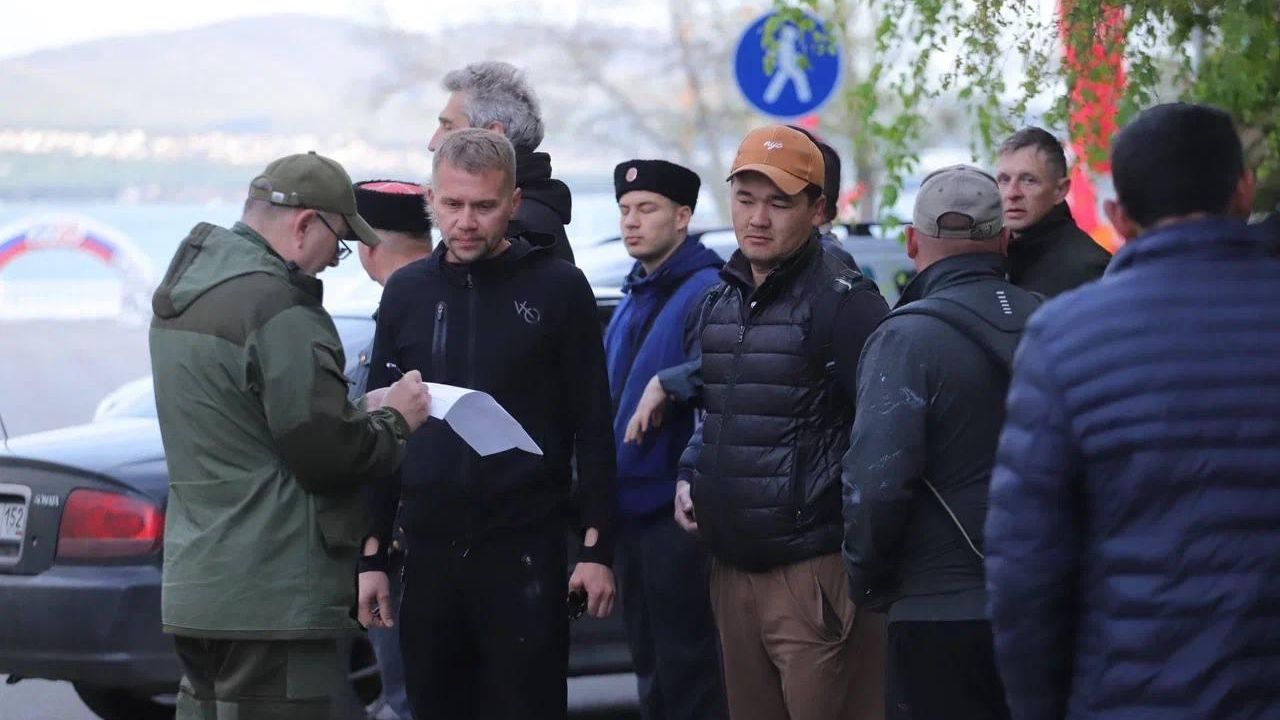 Делегация из представителей администрации и спасателей Геленджика отправляется в Туапсе для ликвидации последствий ЧП - РИА Новости, 1920, 29.04.2026
