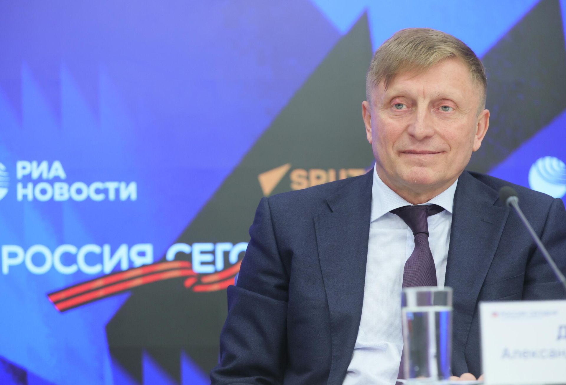 Директор ФГБОУ Всероссийский детский центр Орленок, президент Федерации мотоциклетного спорта России Александр Джеус Директор ФГБОУ Всероссийский детский центр Орленок, президент Федерации мотоциклетного спорта России Александр Джеус - РИА Новости, 1920, 29.04.2026