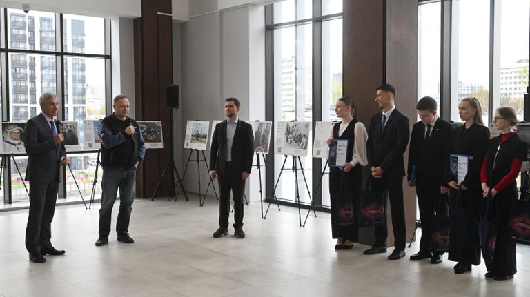 Открытие фотовыставки Первые среди звёзд в МГТУ им.Баумана Открытие фотовыставки Первые среди звёзд в МГТУ им.Баумана