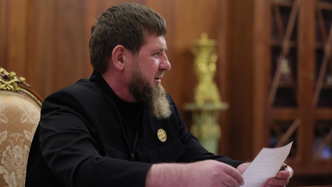 Глава Чеченской Республики Рамзан Кадыров во время встречи с президентом РФ Владимиром Путиным