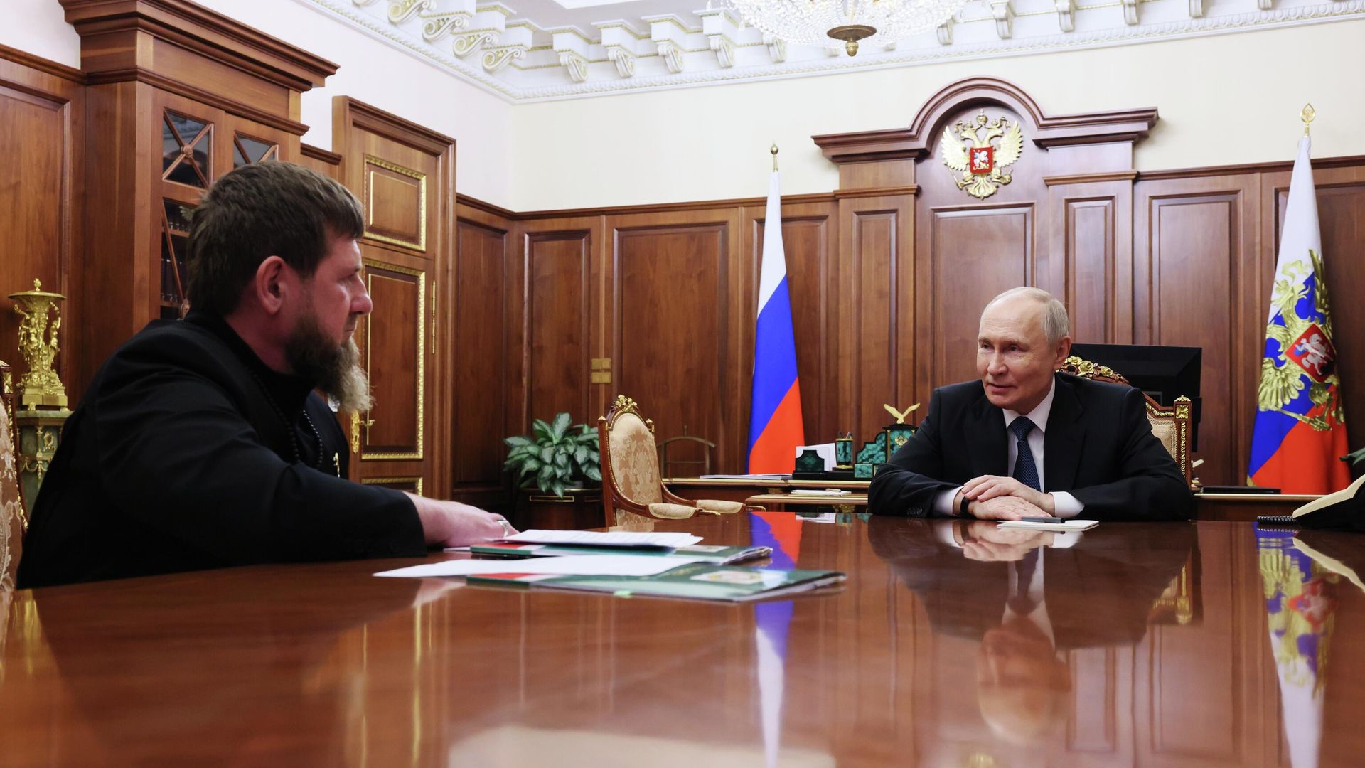 Президент РФ Владимир Путин и глава Чеченской Республики Рамзан Кадыров во время встречи Президент РФ Владимир Путин и глава Чеченской Республики Рамзан Кадыров во время встречи - РИА Новости, 1920, 29.04.2026