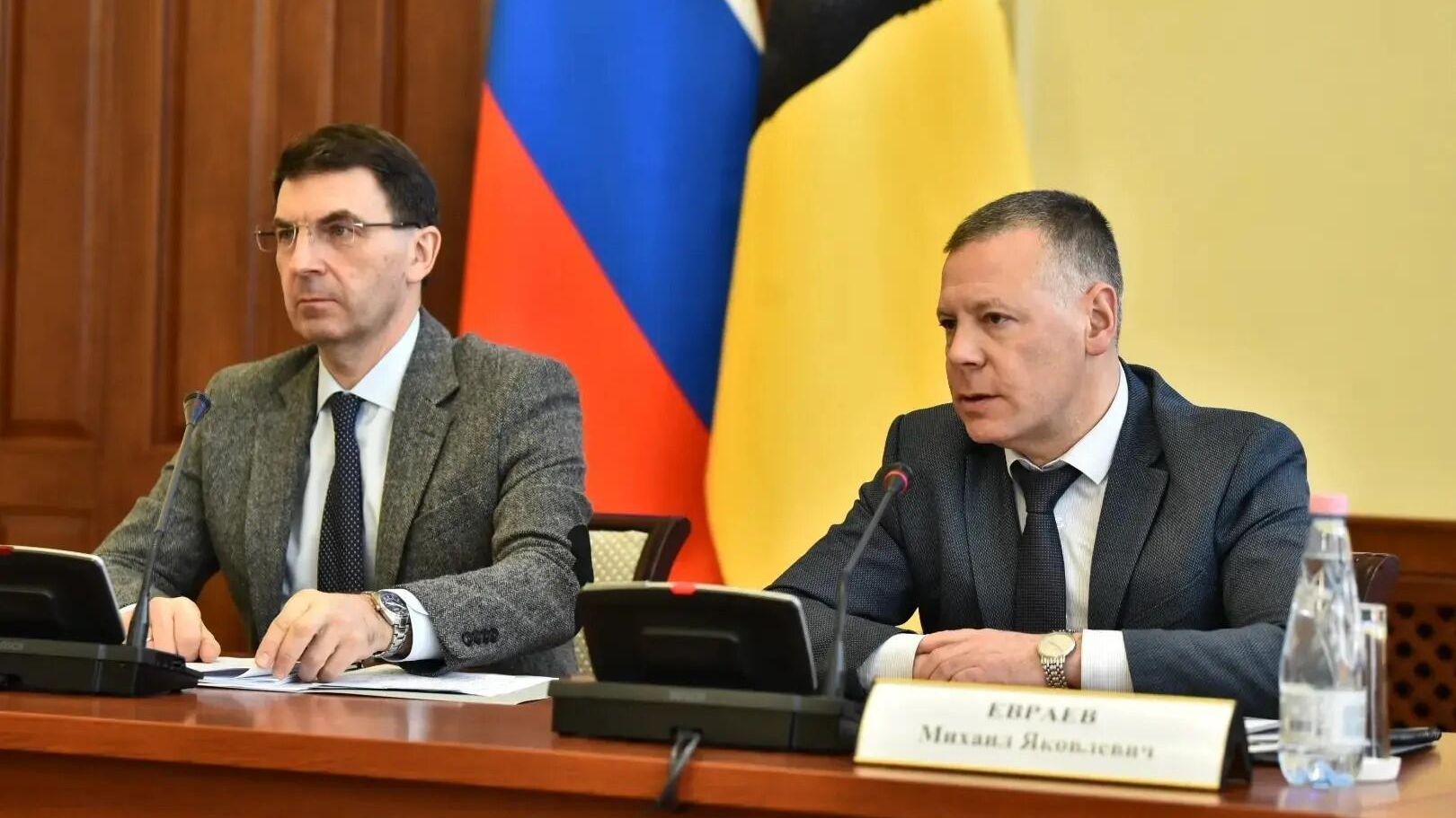 Губернатор Ярославской области Михаил Евраев обсудил с полномочным представителем президента России в ЦФО Игорем Щеголевым меры поддержки бизнеса в регионе Губернатор Ярославской области Михаил Евраев обсудил с полномочным представителем президента России в ЦФО Игорем Щеголевым меры поддержки бизнеса в регионе - РИА Новости, 1920, 30.04.2026