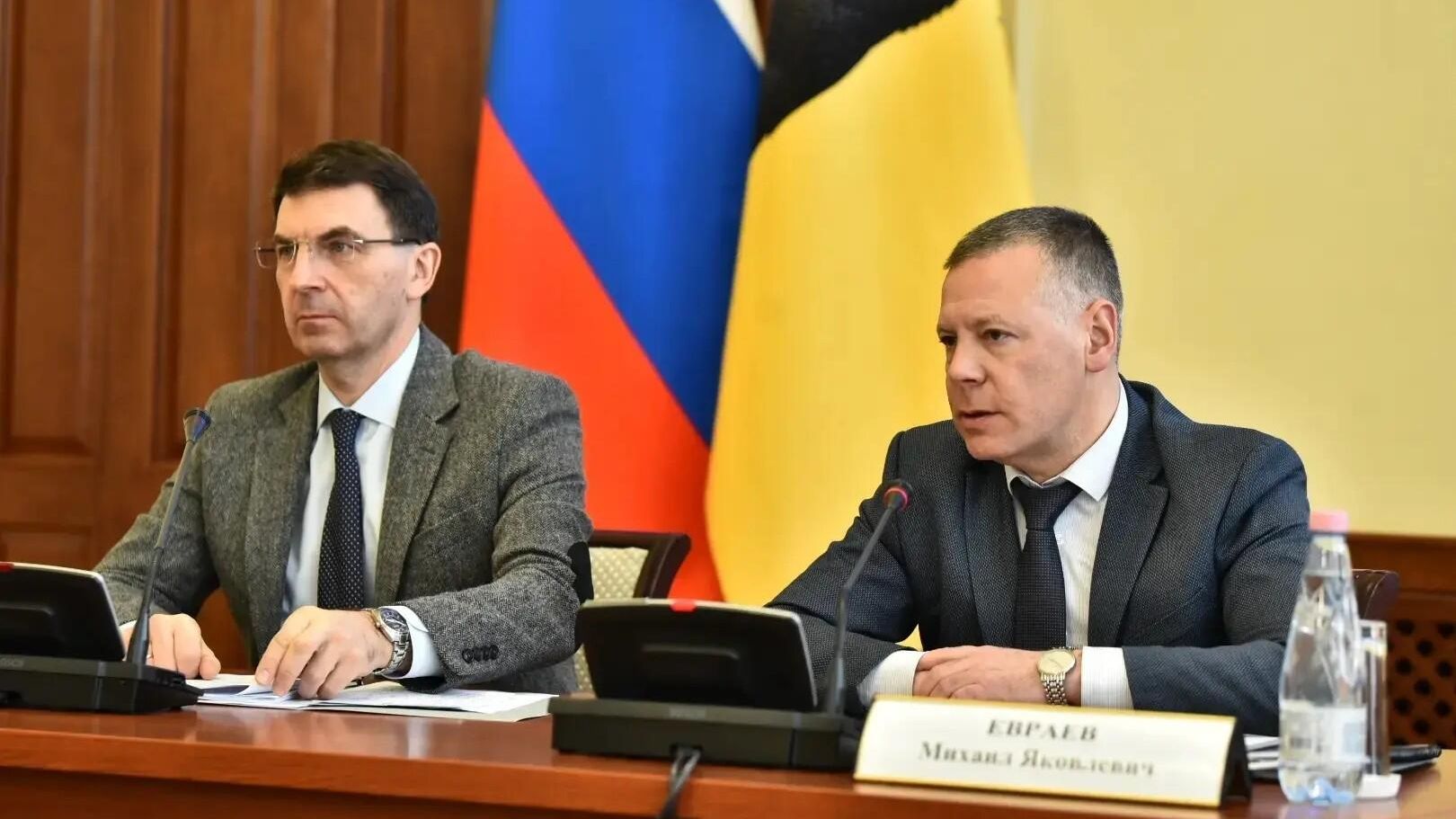 Губернатор Ярославской области Михаил Евраев обсудил с полномочным представителем президента России в ЦФО Игорем Щеголевым меры поддержки бизнеса в регионе - РИА Новости, 1920, 30.04.2026