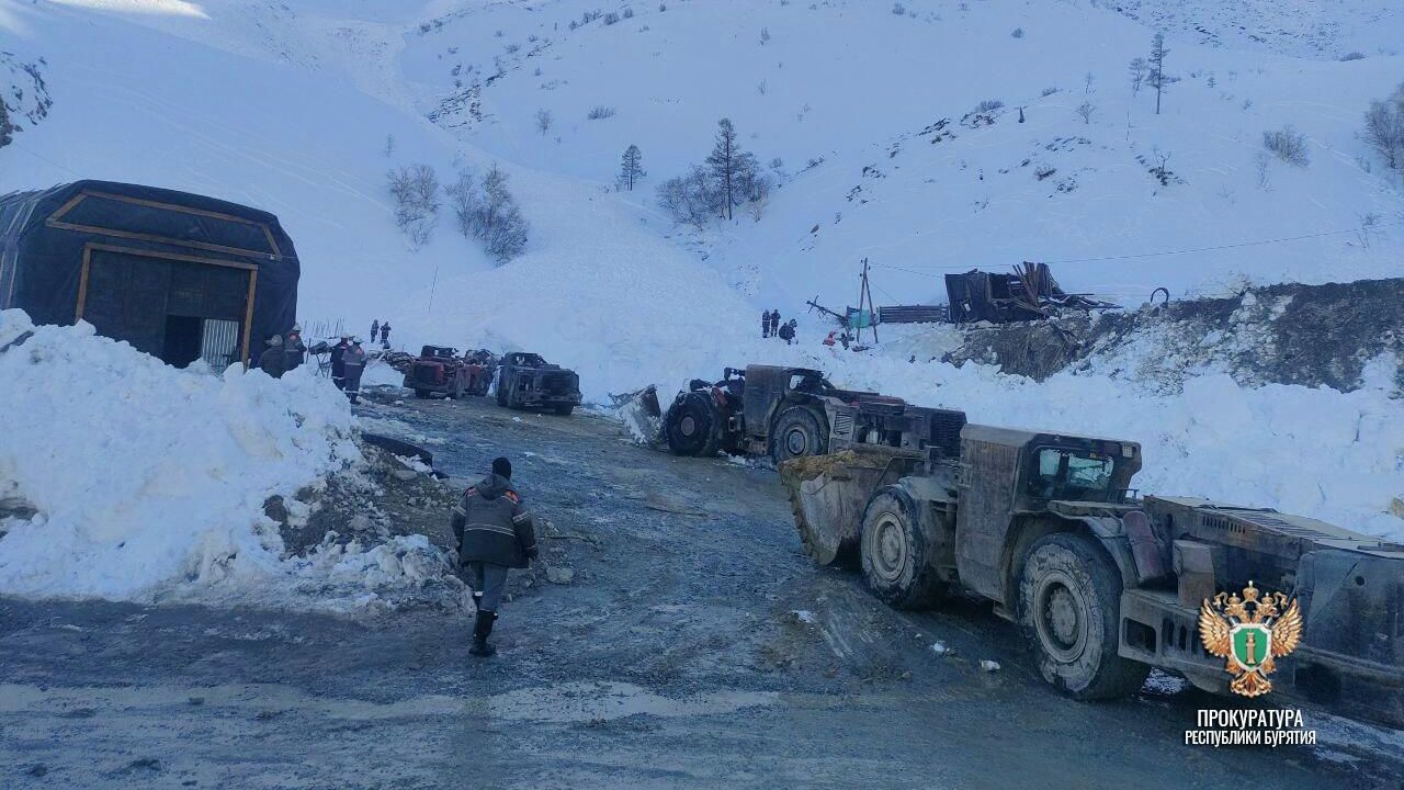На месте схода снежной массы на золотодобывающем руднике Ирокинда в Бурятии На месте схода снежной массы на золотодобывающем руднике Ирокинда в Бурятии - РИА Новости, 1920, 30.04.2026