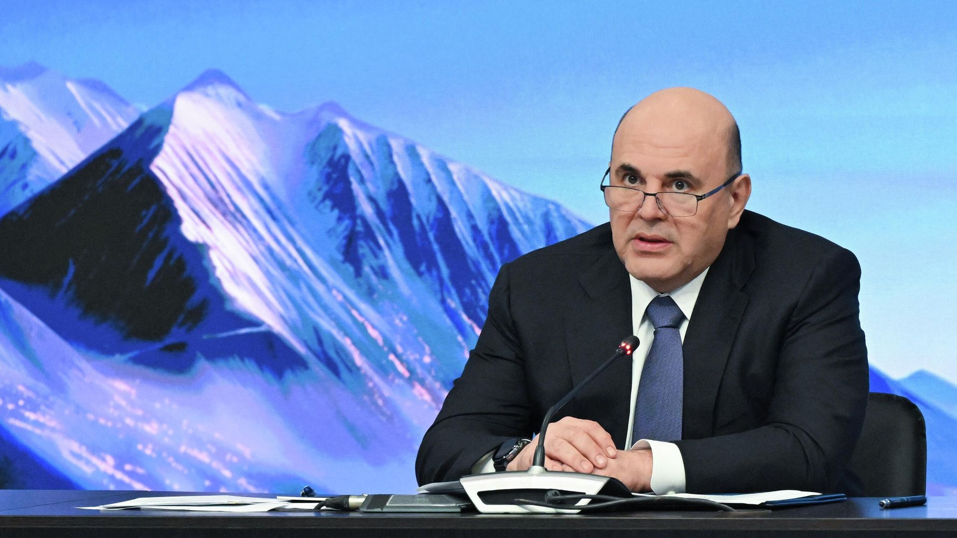 Председатель правительства РФ Михаил Мишустин проводит совещание с членами Правительственной комиссии по вопросам социально-экономического развития Северо-Кавказского федерального округа Председатель правительства РФ Михаил Мишустин проводит совещание с членами Правительственной комиссии по вопросам социально-экономического развития Северо-Кавказского федерального округа - РИА Новости, 1920, 30.04.2026