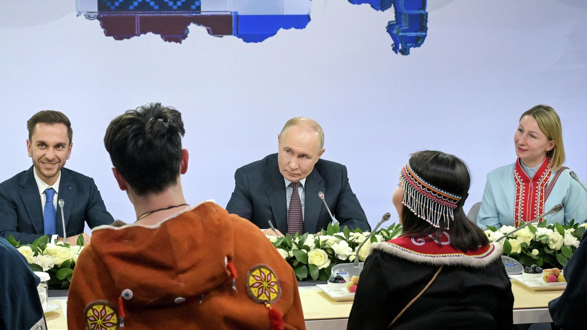 Владимир Путин на встрече с представителями коренных малочисленных народов России в рамках просветительского марафона Знание. Первые в Москве - РИА Новости, 1920, 30.04.2026