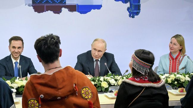 Владимир Путин на встрече с представителями коренных малочисленных народов России в рамках просветительского марафона Знание. Первые в Москве