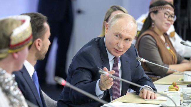 Президент РФ Владимир Путин на встрече с представителями коренных малочисленных народов России в рамках просветительского марафона Знание. Первые в Москве
