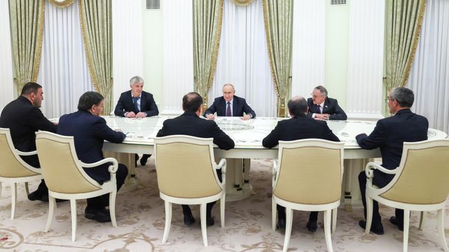 Президент РФ Владимир Путин проводит встречу с представителями Дагестана Президент РФ Владимир Путин проводит встречу с представителями Дагестана