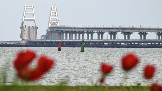 Вид на Крымский мост через Керченский пролив Вид на Крымский мост через Керченский пролив