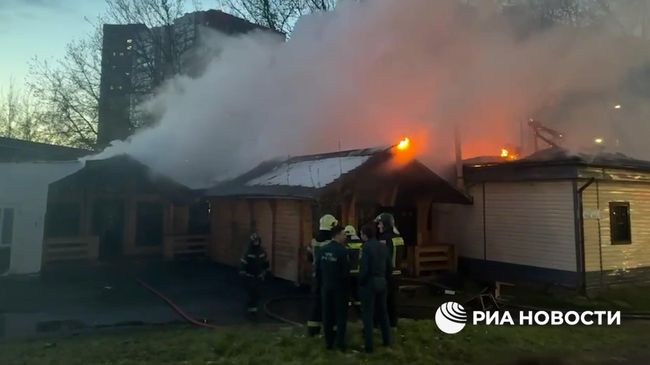 Пожар в кафе Чайхана в подмосковном поселке Путилково