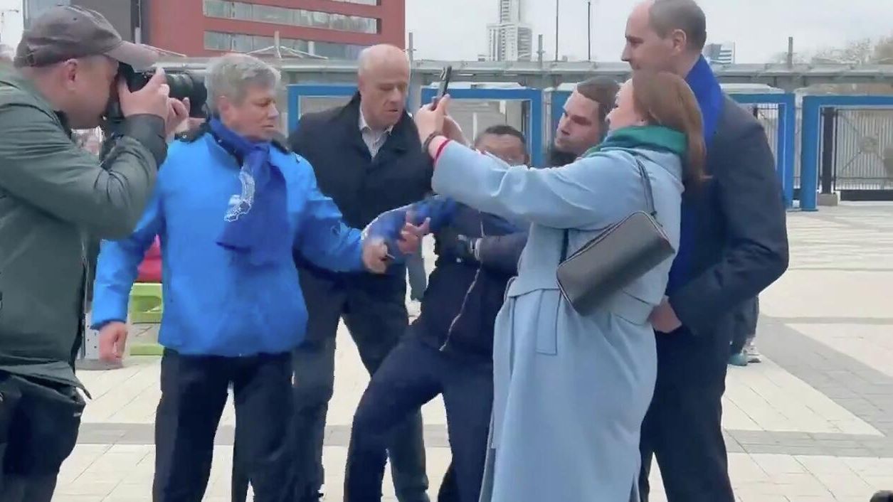 Момент попытки нападения на губернатора Свердловской области Дениса Паслера Момент попытки нападения на губернатора Свердловской области Дениса Паслера - РИА Новости, 1920, 01.05.2026