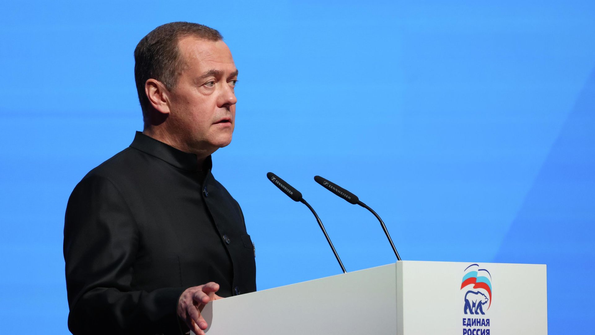 Зампред Совбеза РФ Дмитрий Медведев выступает на отчетно-программном форуме партии Единая Россия в Санкт-Петербурге Зампред Совбеза РФ Дмитрий Медведев выступает на отчетно-программном форуме партии Единая Россия в Санкт-Петербурге - РИА Новости, 1920, 01.05.2026