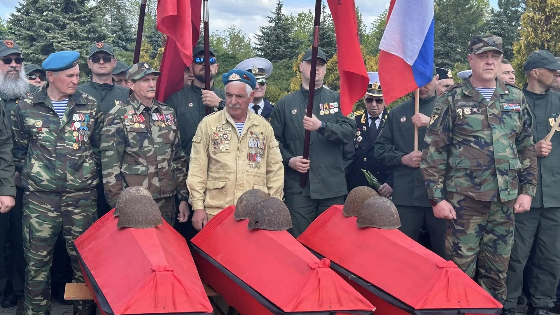 Перезахоронение останков героев-освободителей Молдавии на воинском кладбище мемориального комплекса Шерпенский плацдарм - РИА Новости, 1920, 02.05.2026