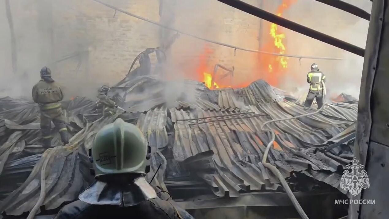 Ликвидация пожара на складе в подмосковной Кашире. 3 мая 2026 Ликвидация пожара на складе в подмосковной Кашире. 3 мая 2026 - РИА Новости, 1920, 03.05.2026