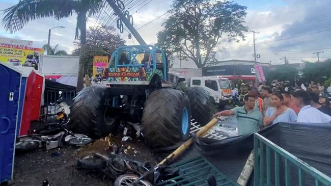 Монстр-трак, наехавший на людей во время шоу Monster Truck 2026 в Колумбии