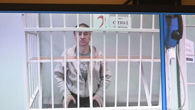 Исполнительный директор Новой газеты Олег Ролдугин, обвиняемый в незаконном использовании персональных данных, во время заседания в Московском городском суде