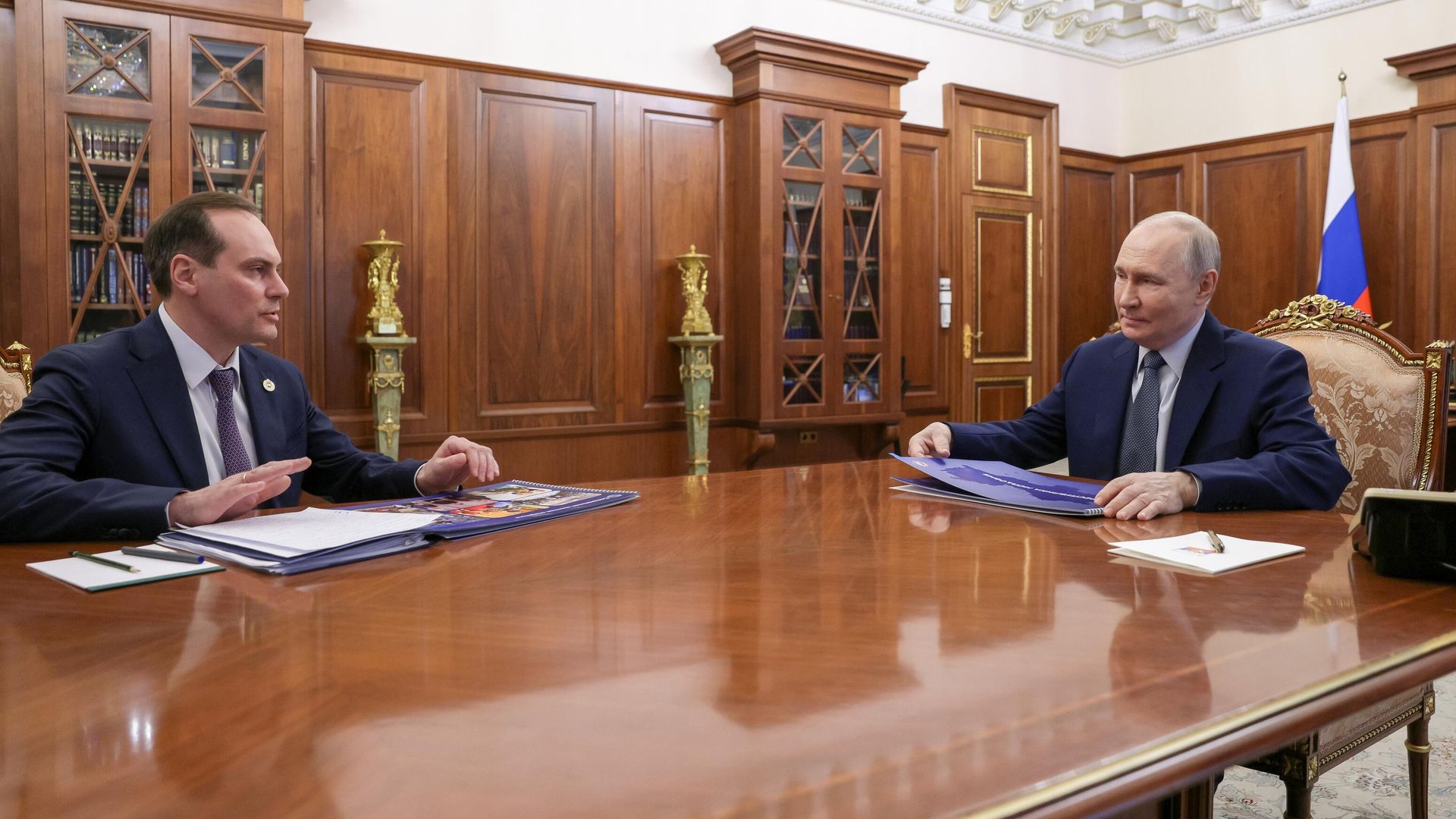 Президент РФ Владимир Путин и глава Республики Мордовия Артем Здунов во время встречи в Кремле - РИА Новости, 1920, 04.05.2026