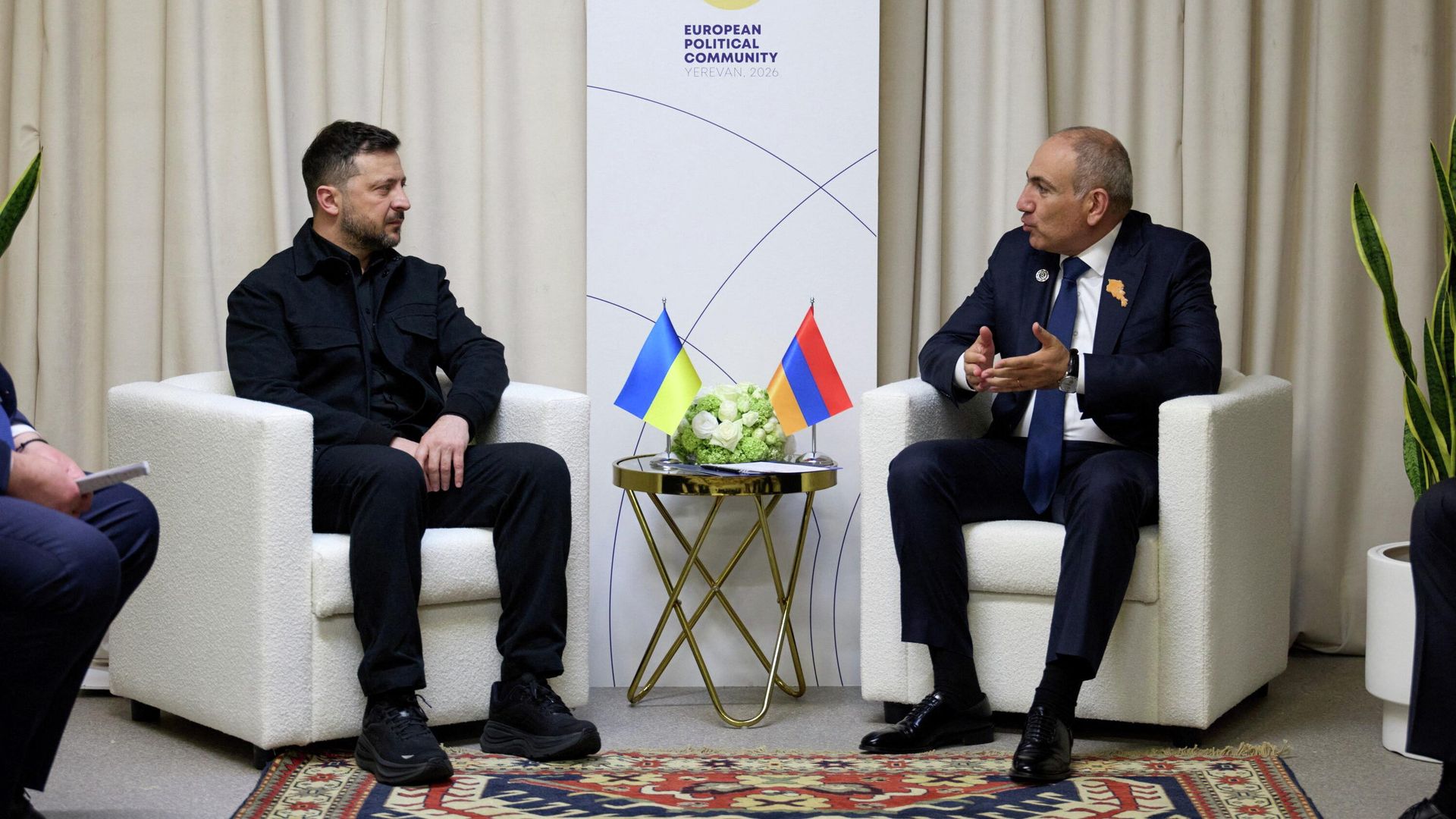 Владимир Зеленский и Никол Пашинян во время встречи в Ереване Владимир Зеленский и Никол Пашинян во время встречи в Ереване - РИА Новости, 1920, 11.05.2026