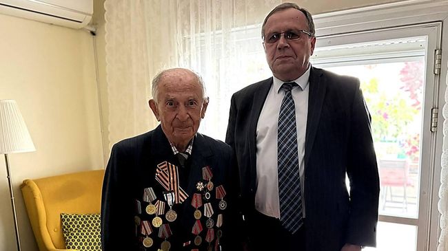 Абрам Гуткович и посол России в Израиле Анатолий Викторов