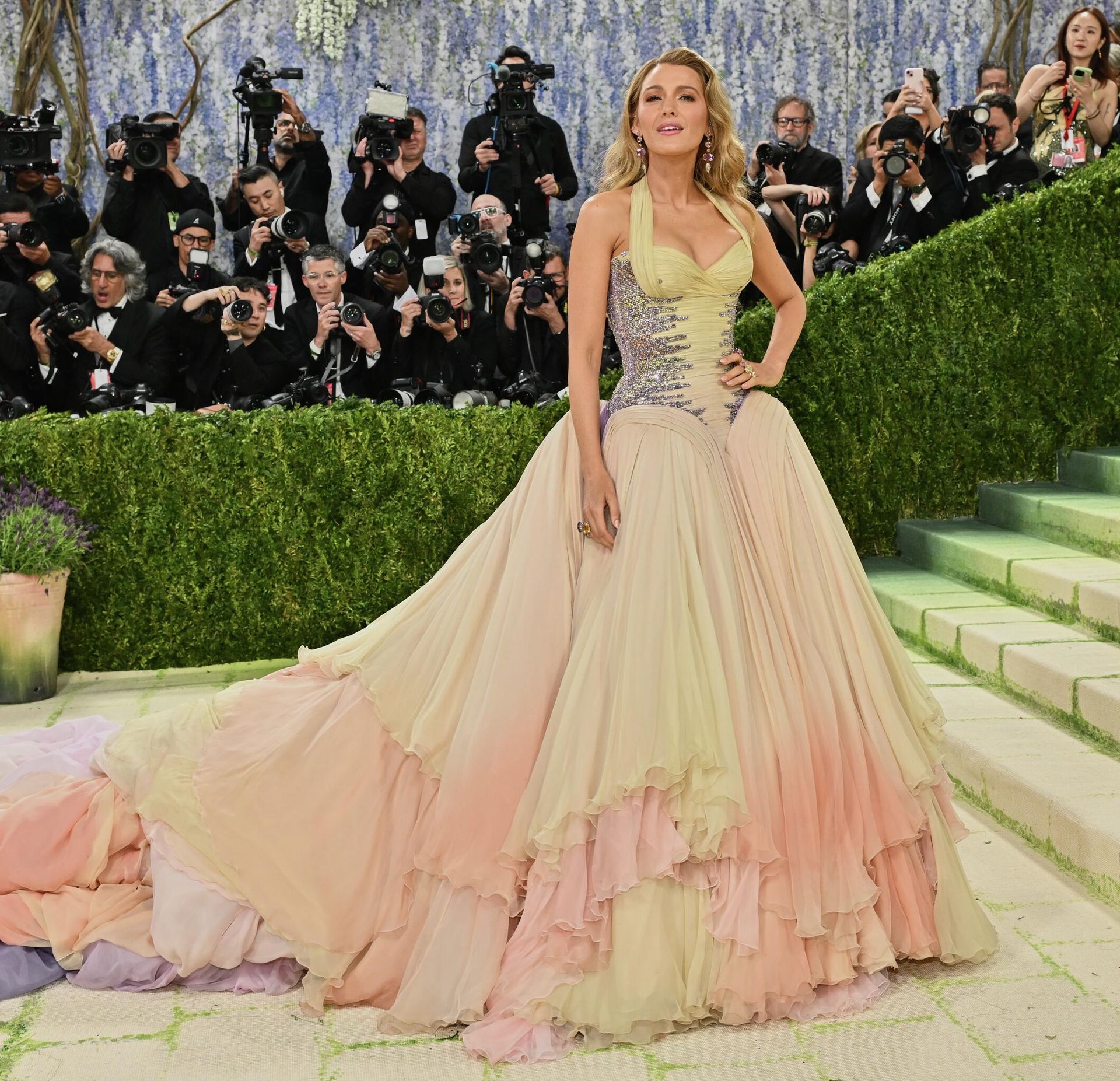 Блейк Лайвли на ковровой дорожке Met Gala 2026 в Метрополитен-музее в Нью-Йорке Блейк Лайвли на ковровой дорожке Met Gala 2026 в Метрополитен-музее в Нью-Йорке - РИА Новости, 1920, 17.07.2026